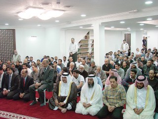وزير الأوقاف يفتتح مسجد المؤسس في لندن